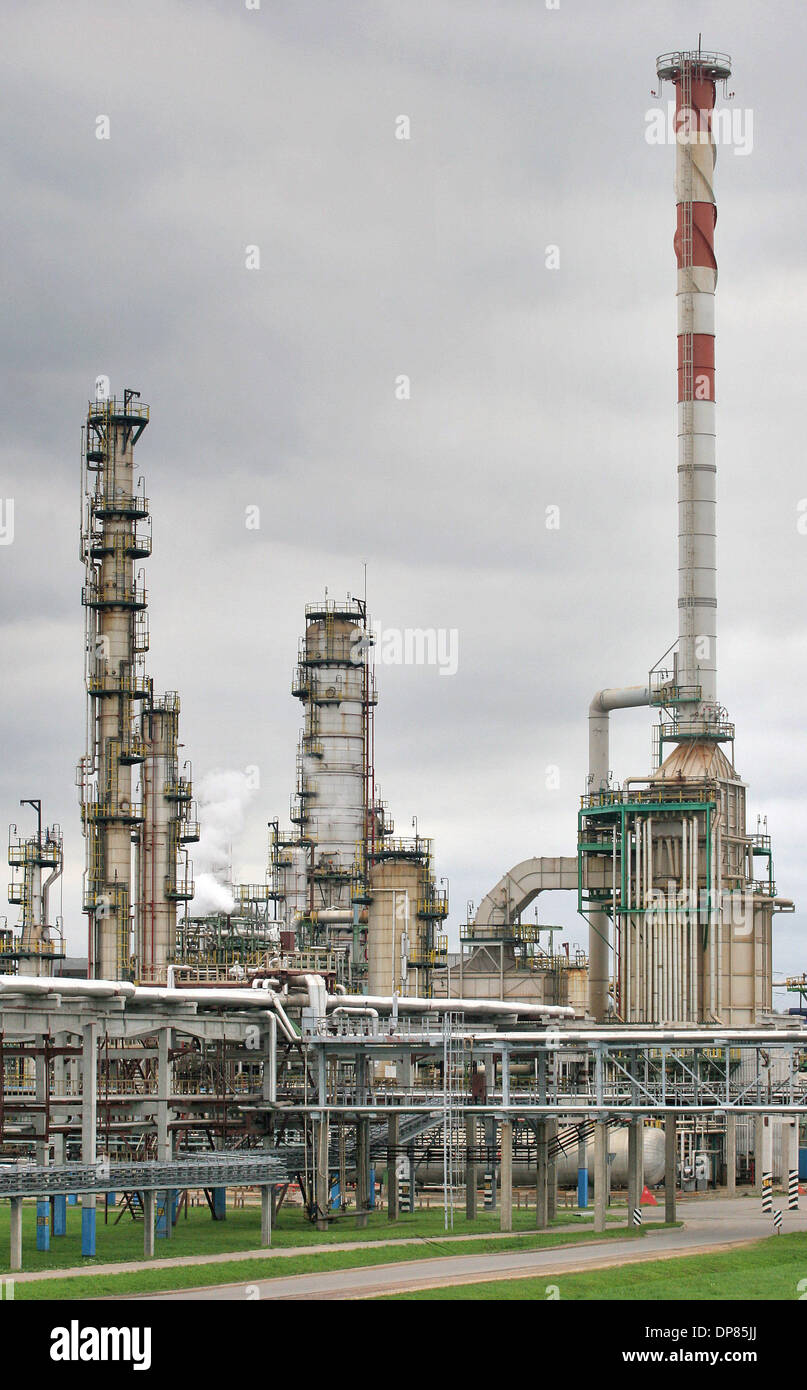 Сайт кинеф. Киришинефтеоргсинтез КИНЕФ. Завод КИНЕФ Кириши. Кириши нефтеперерабатывающий завод. КИНЕФ ГФУ.